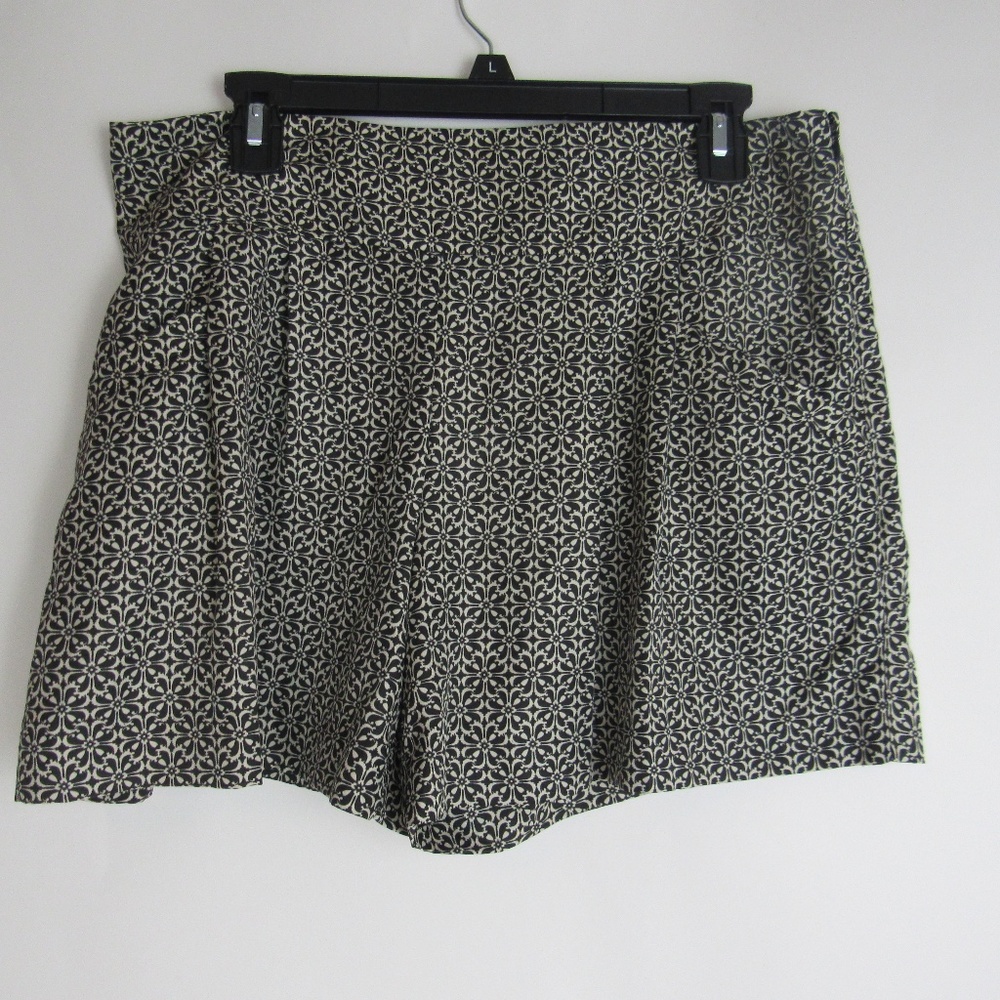 Loft Shorts, size 8
